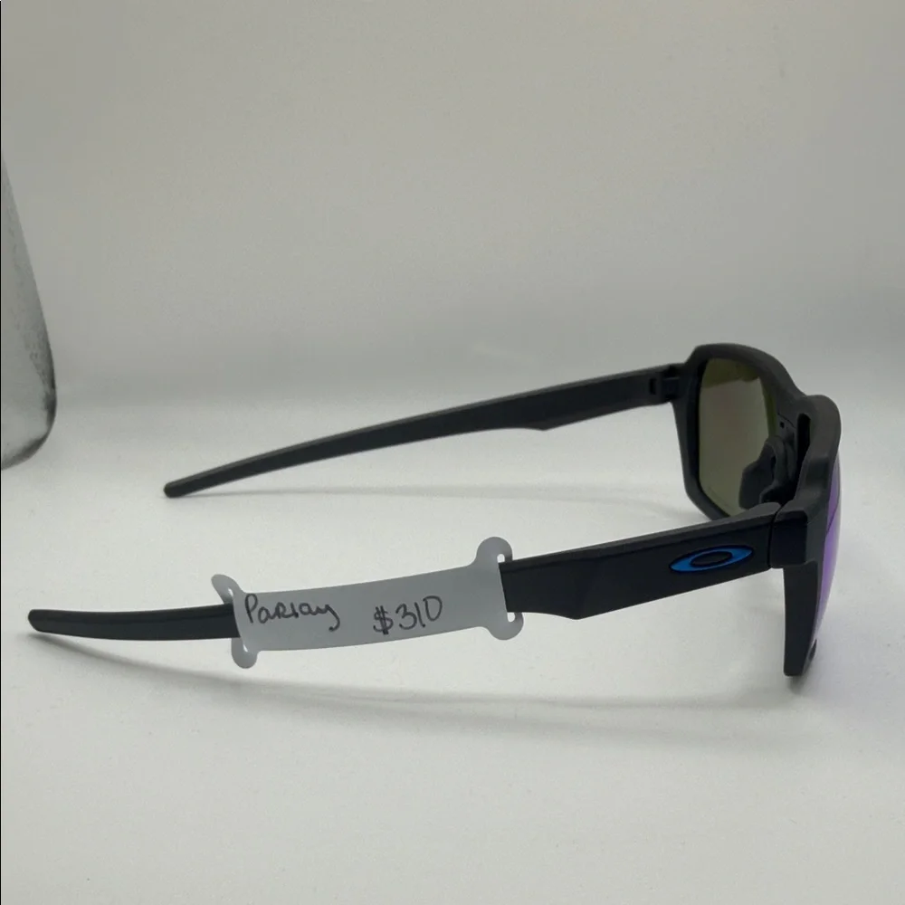 Oakley Black Frame Sunglasses with Blue Lenses OO4143 No Case